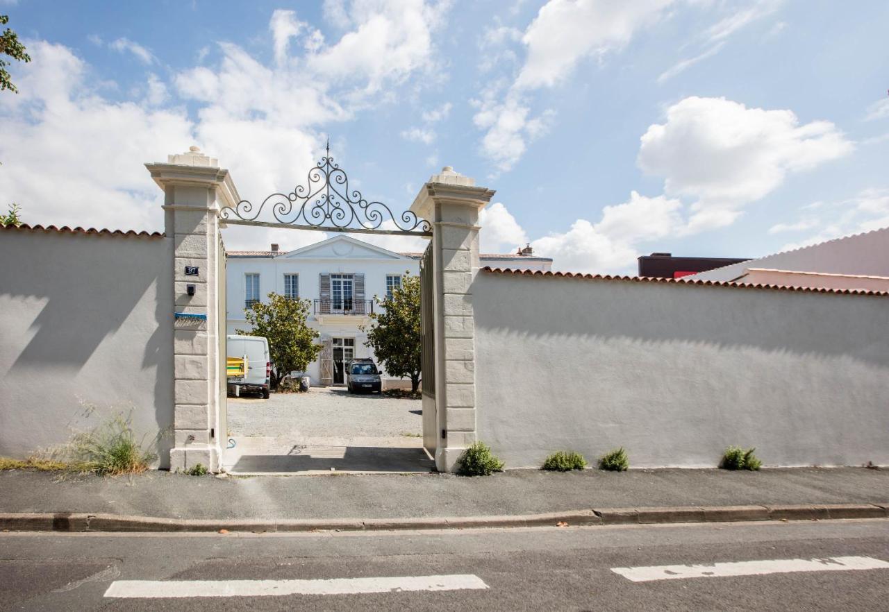 Les Apparts De Charly-Superbe Duplex Dans Un Hotel Particulier, Parking Prive Gratuit La Rochelle  Exterior foto
